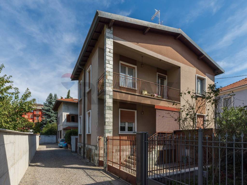 casa indipendente in vendita a Busto Arsizio
