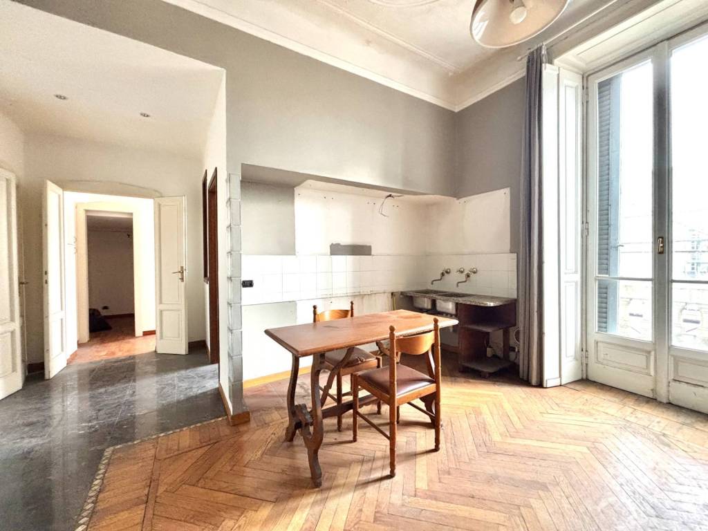 appartamento in vendita a Milano in zona Sempione