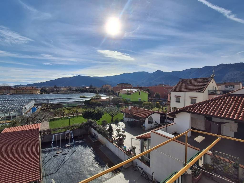 appartamento in vendita ad Albenga in zona Leca