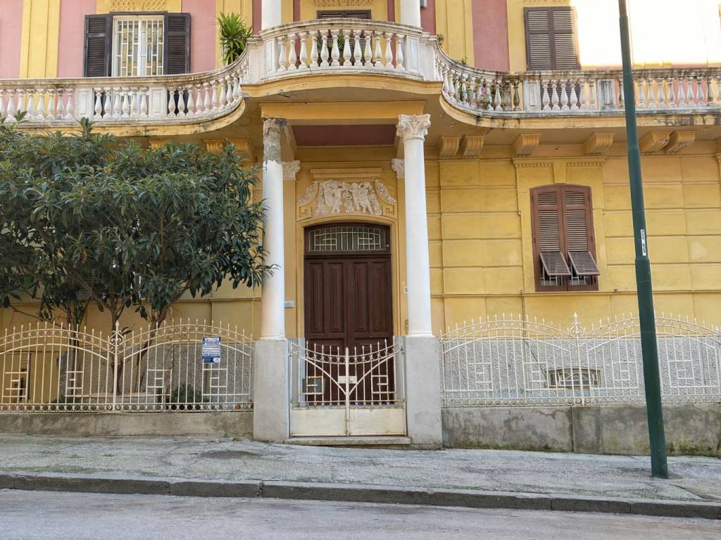 appartamento in vendita a Napoli in zona Bagnoli