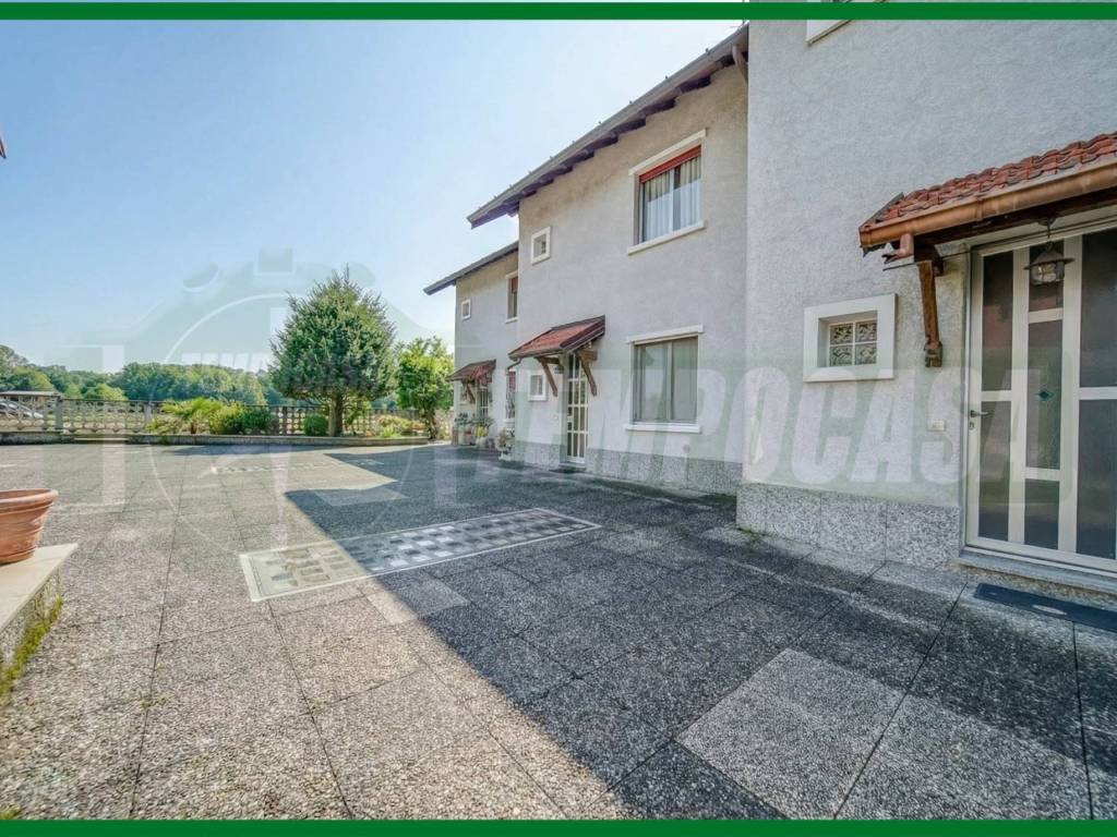 appartamento in vendita a Ferno