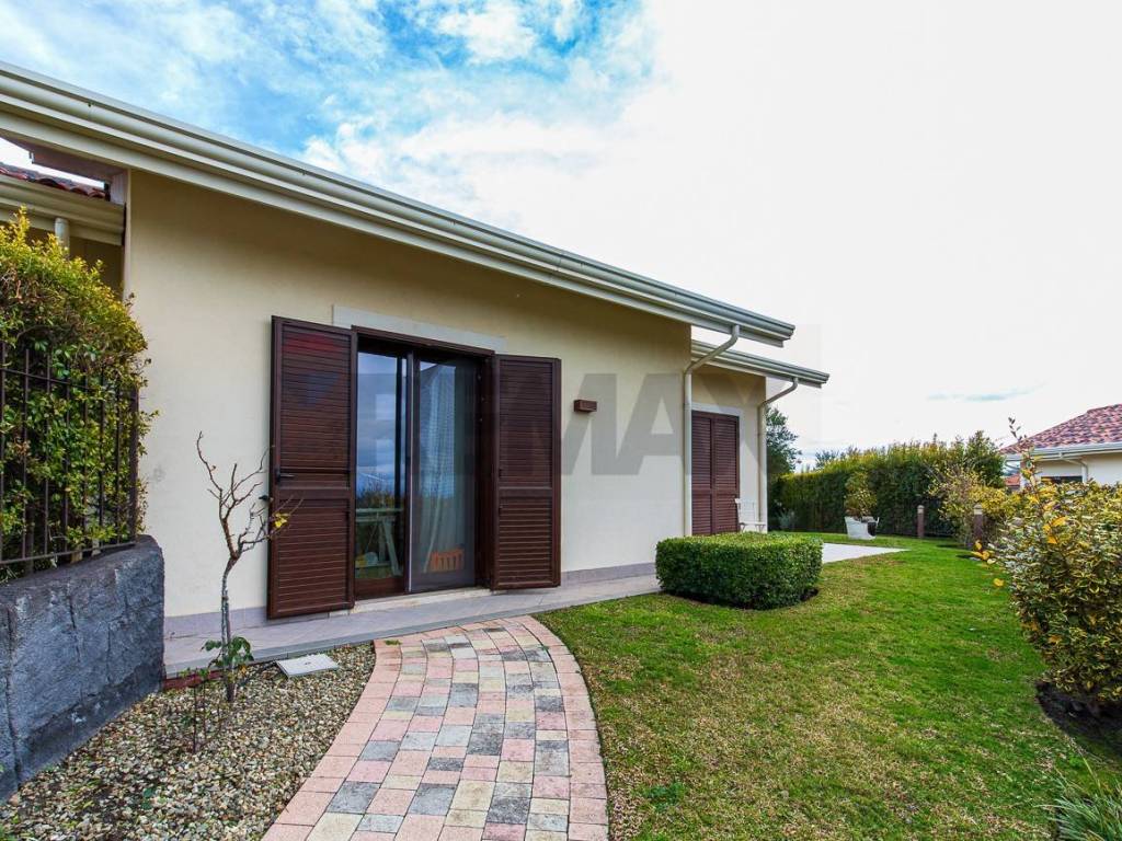 casa indipendente in vendita a Pedara