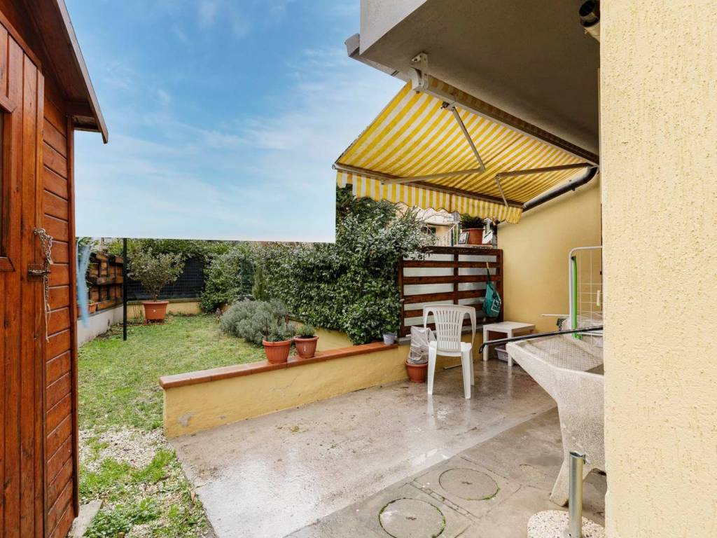 casa indipendente in vendita a Prato in zona San Martino