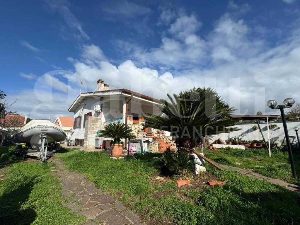 casa indipendente in vendita ad Ardea in zona Colle Romito