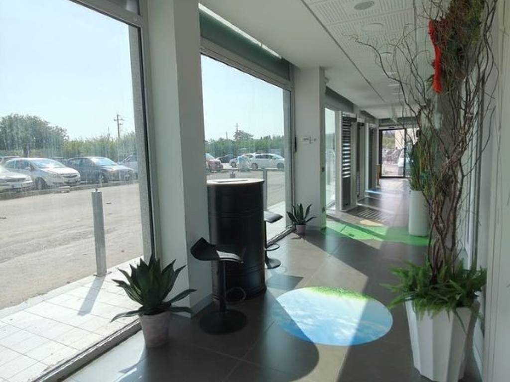 negozio in vendita ad Alghero in zona Fertilia