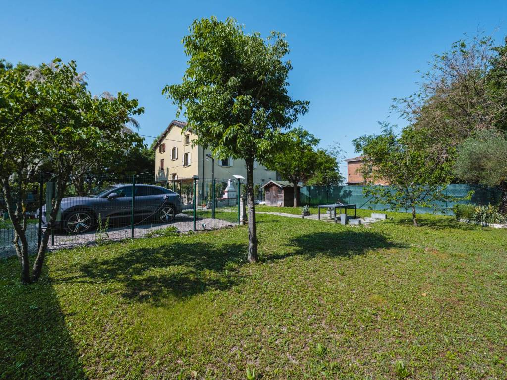 casa indipendente in vendita a Carpi in zona Budrione