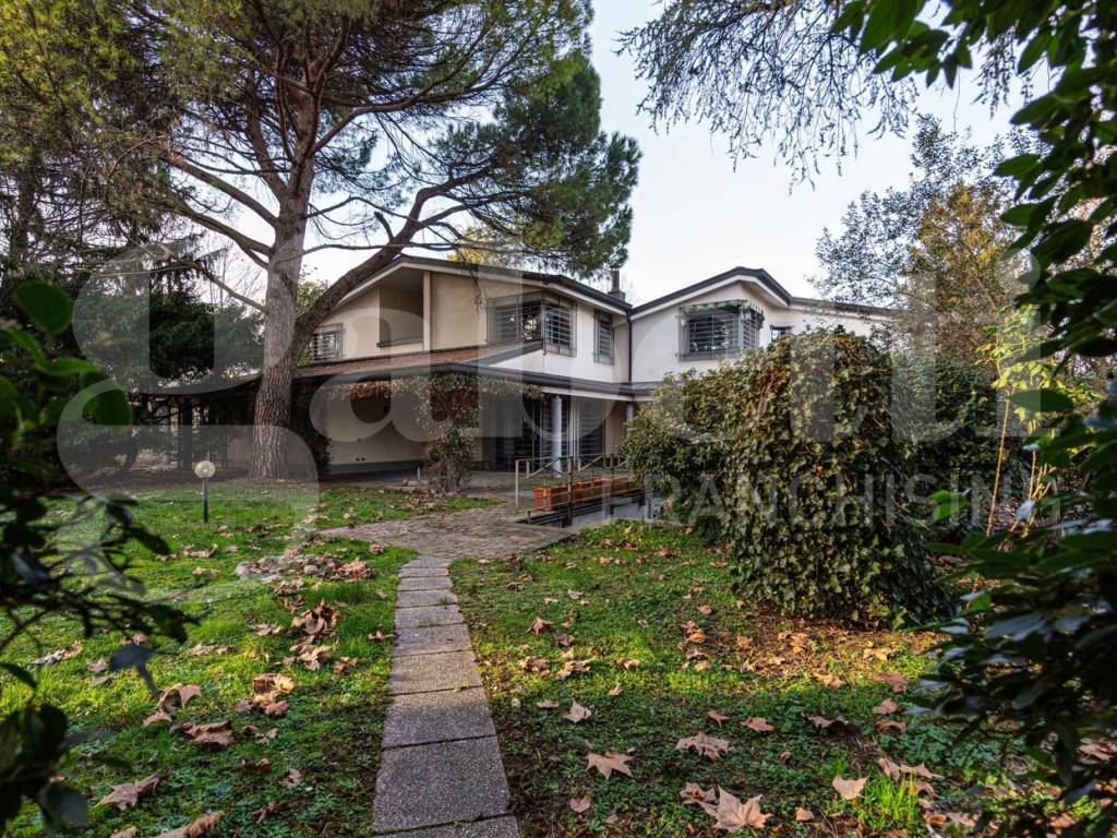 casa indipendente in vendita a Segrate