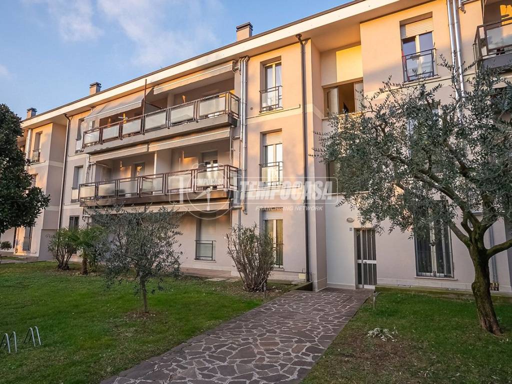 appartamento in vendita a Montichiari in zona Rò