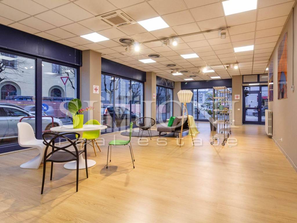 negozio in vendita a Varese in zona Via Magenta