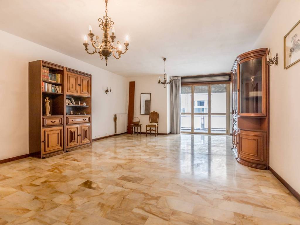 appartamento in vendita a Latina in zona Centro Città