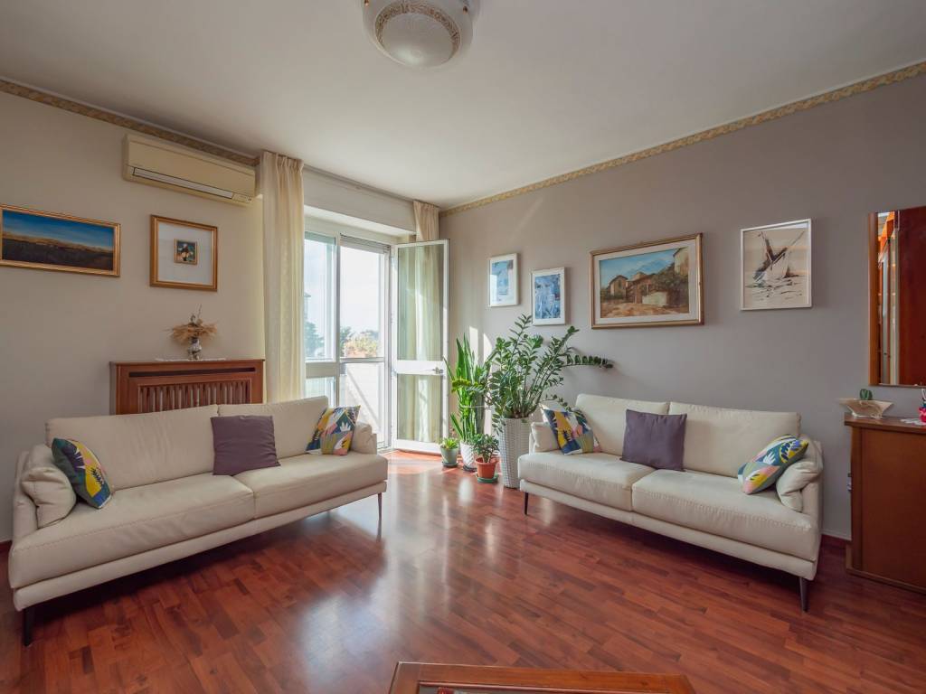 appartamento in vendita a Milano in zona Baggio