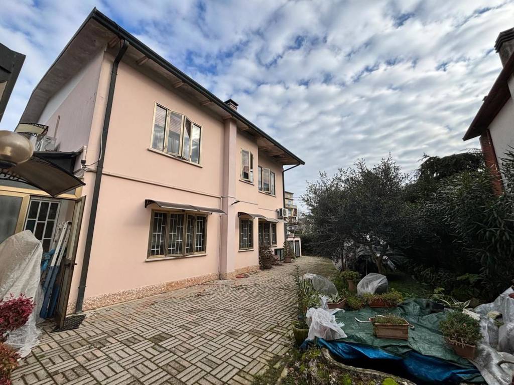 casa indipendente in vendita a Lendinara