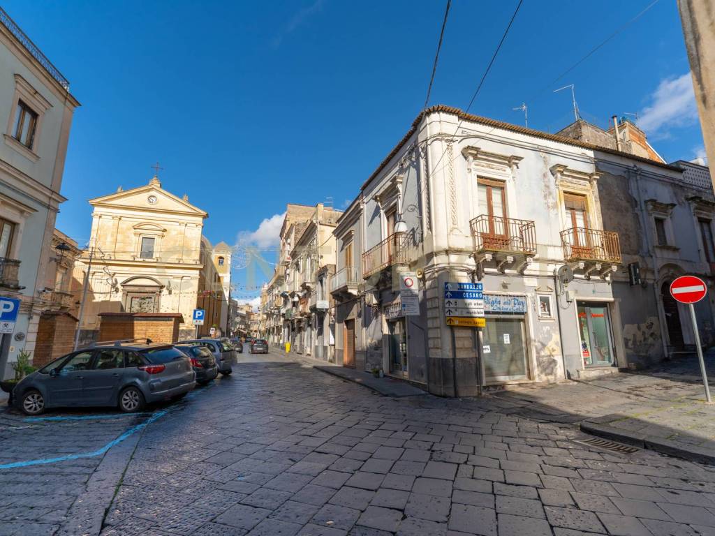 negozio in vendita a Bronte