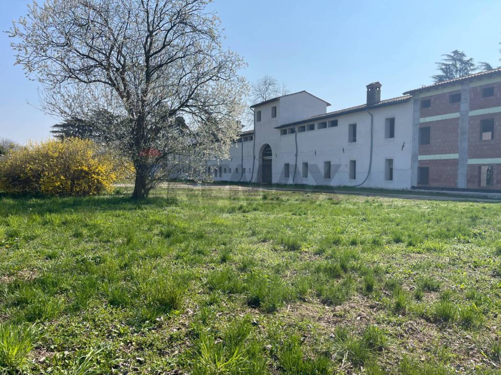 terreno edificabile in vendita a Romano d'Ezzelino