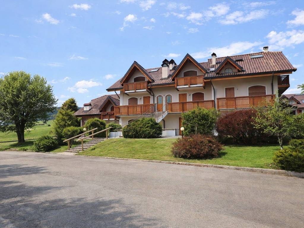 casa indipendente in vendita a Roana in zona Canove