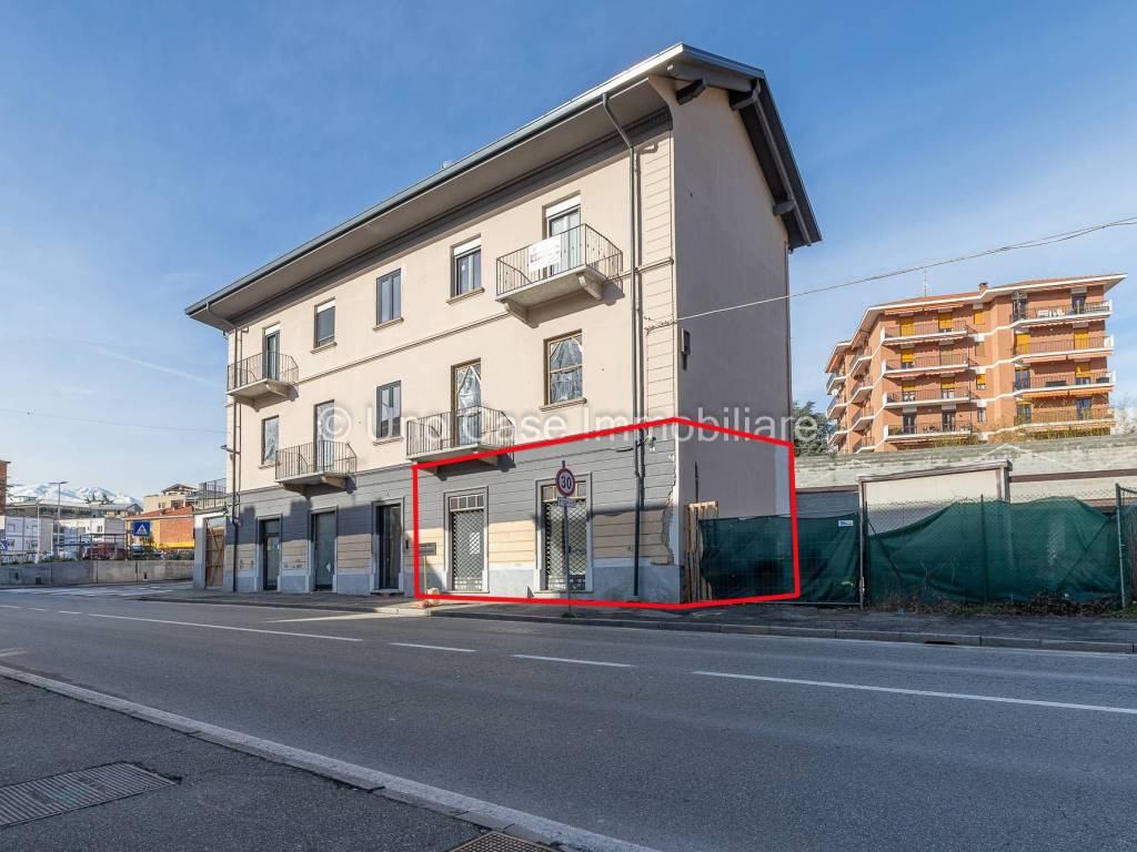 negozio in affitto ad Ivrea