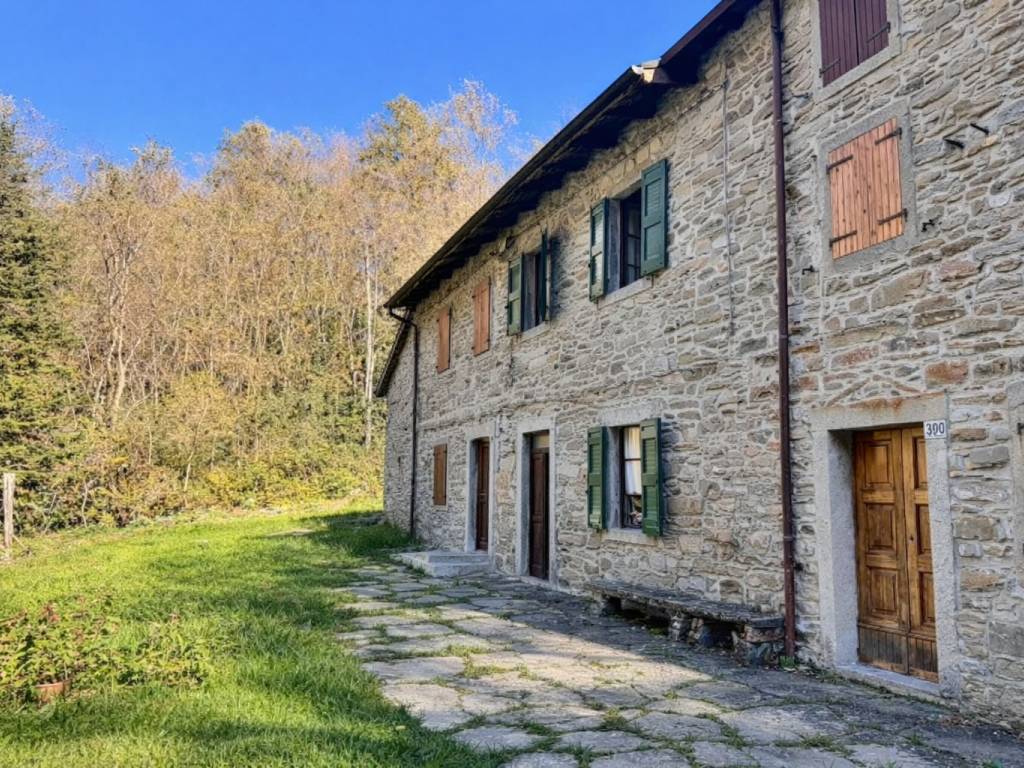 casa indipendente in vendita a Lizzano in Belvedere in zona Poggiolforato