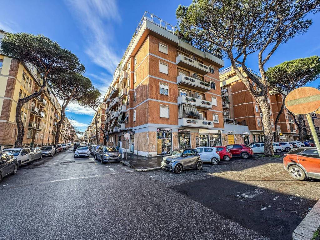 appartamento in vendita a Roma in zona Ostia