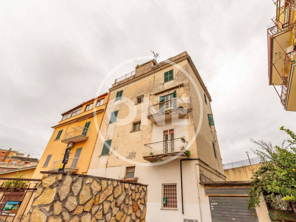 appartamento in vendita a Roma in zona Tor Cervara