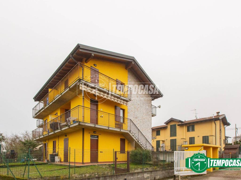 appartamento in vendita a Vizzola Ticino in zona Castelnovate