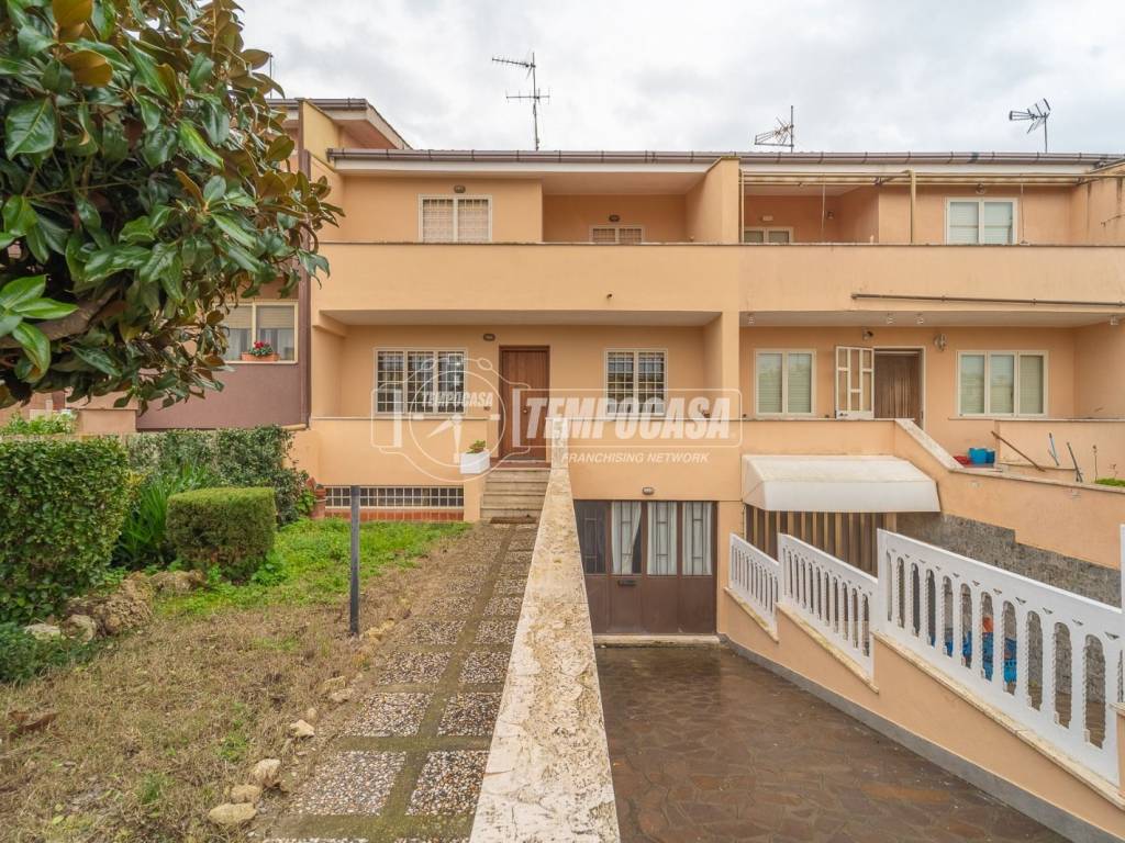 casa indipendente in vendita a Ladispoli