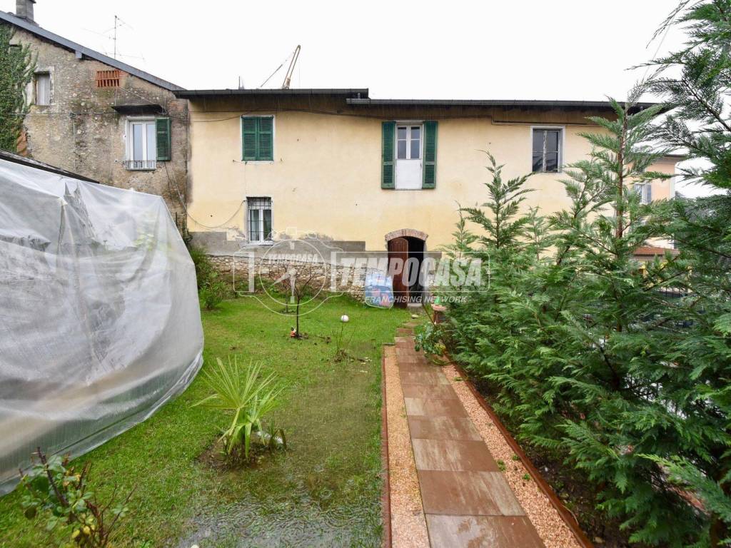 appartamento in vendita ad Albiolo