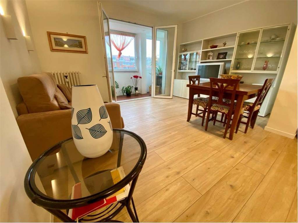 appartamento in vendita a Milano in zona Famagosta