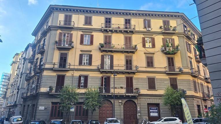 appartamento in vendita a Napoli in zona Stella