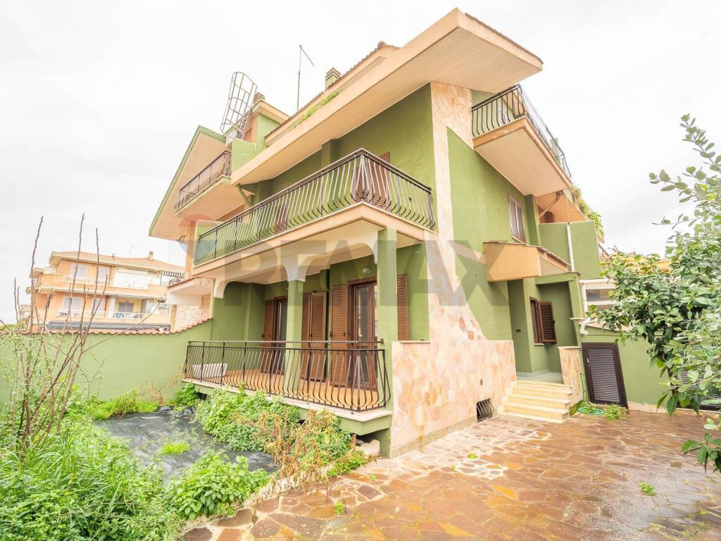 casa indipendente in vendita a Ladispoli