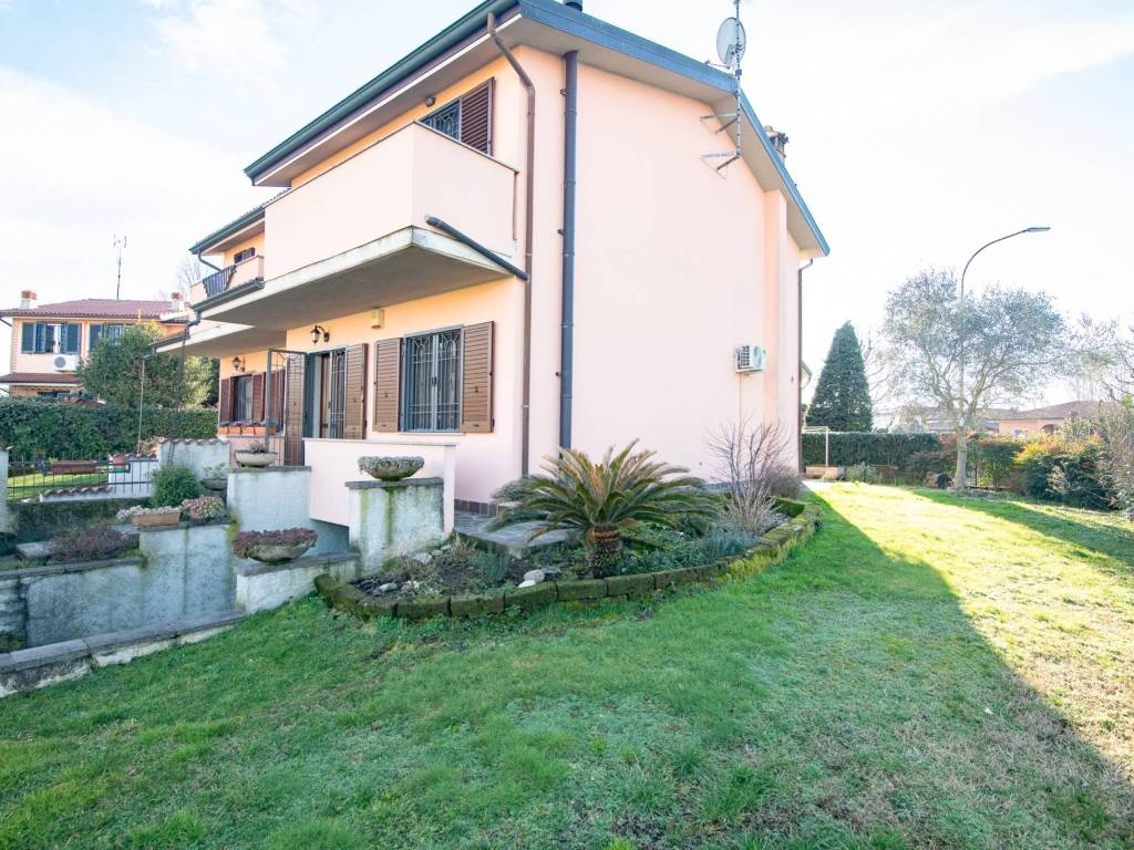 casa indipendente in vendita ad Inzago