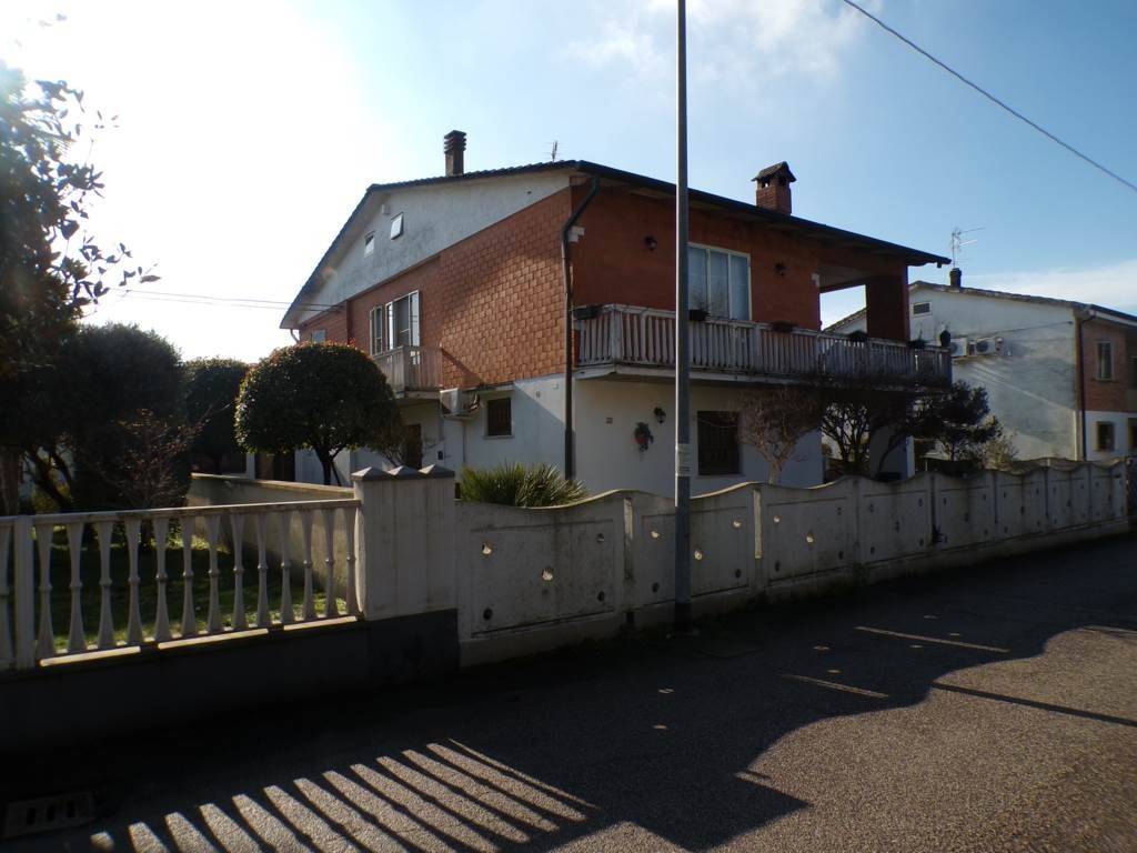 casa indipendente in vendita a Ferrara in zona Porotto / Cassana