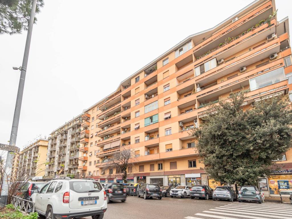 appartamento in vendita a Roma in zona Cinecittà