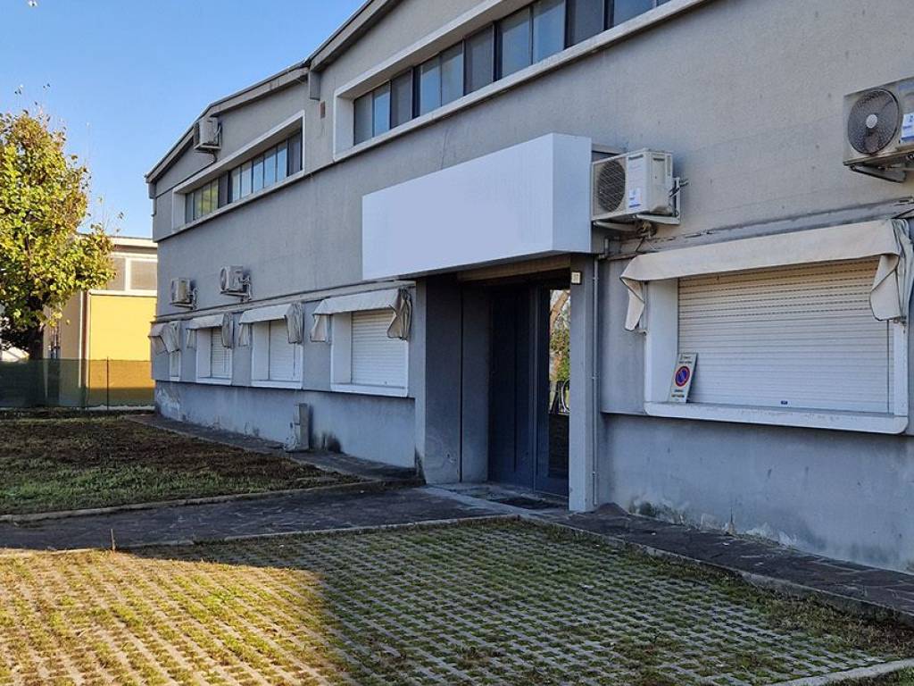 capannone in vendita a Reggio nell'Emilia in zona Mancasale