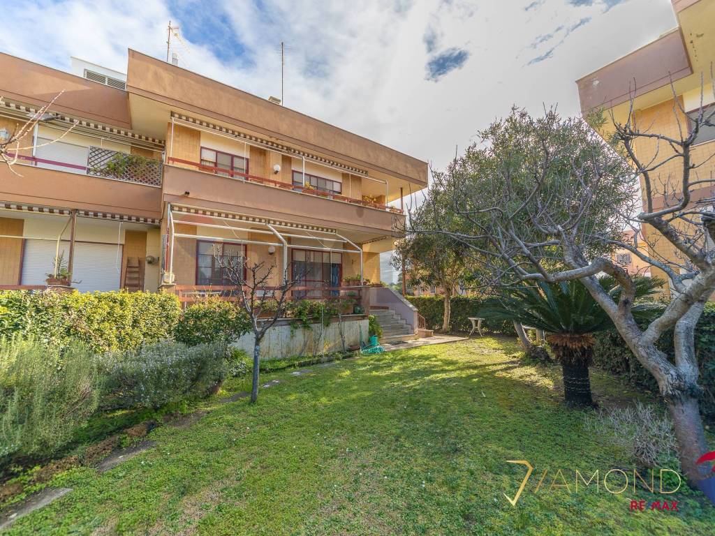 casa indipendente in vendita a Santa Marinella