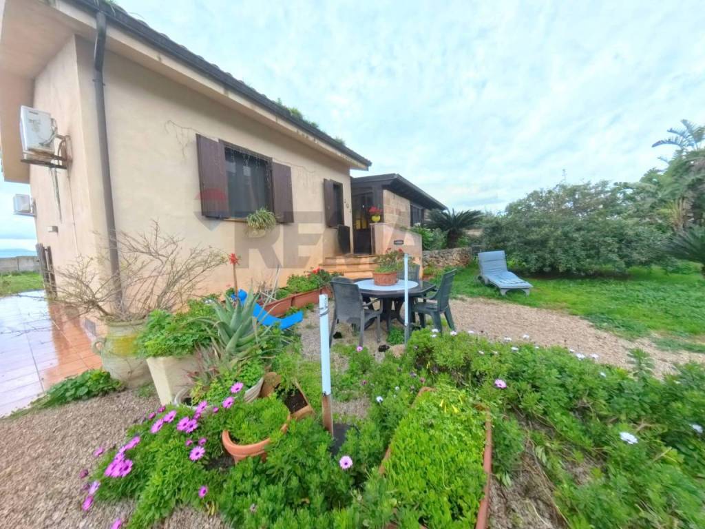 casa indipendente in vendita a Terrasini in zona Città del Mare/Perla del Golfo