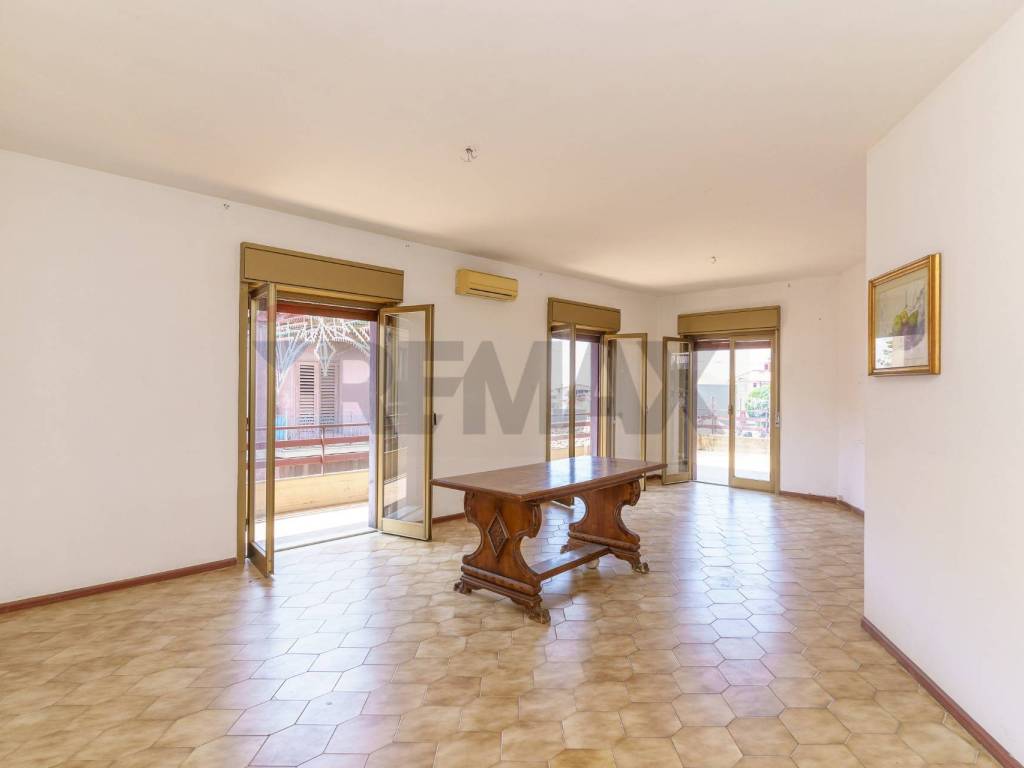 appartamento in vendita ad Aci Castello in zona Ficarazzi