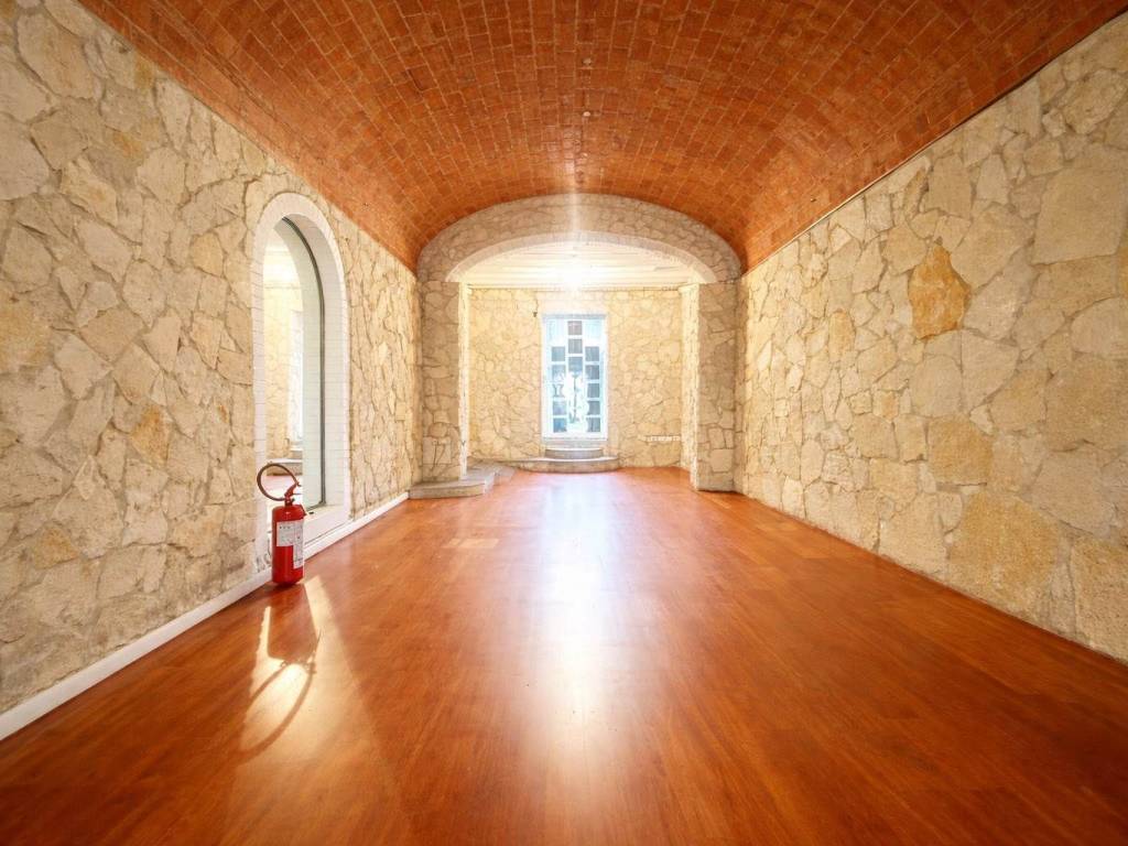 negozio in affitto a Cecina