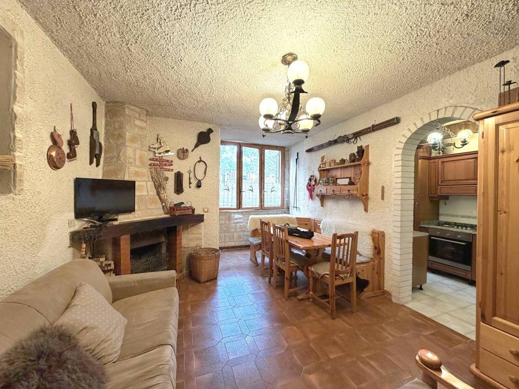 appartamento in vendita a Rocca di Mezzo in zona Rovere