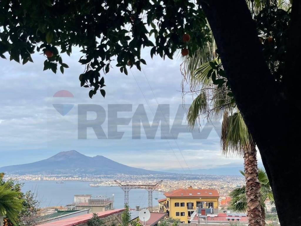 appartamento in vendita a Castellammare di Stabia in zona Quisisana