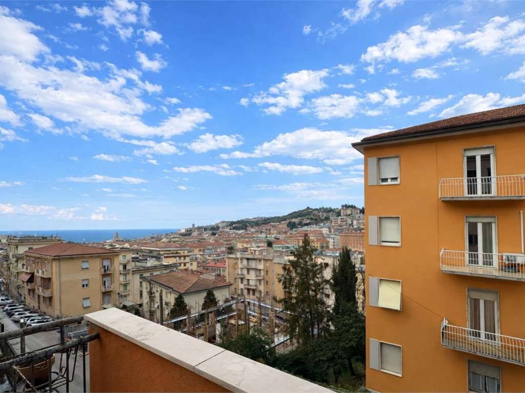 appartamento in vendita ad Ancona in zona Adriatico