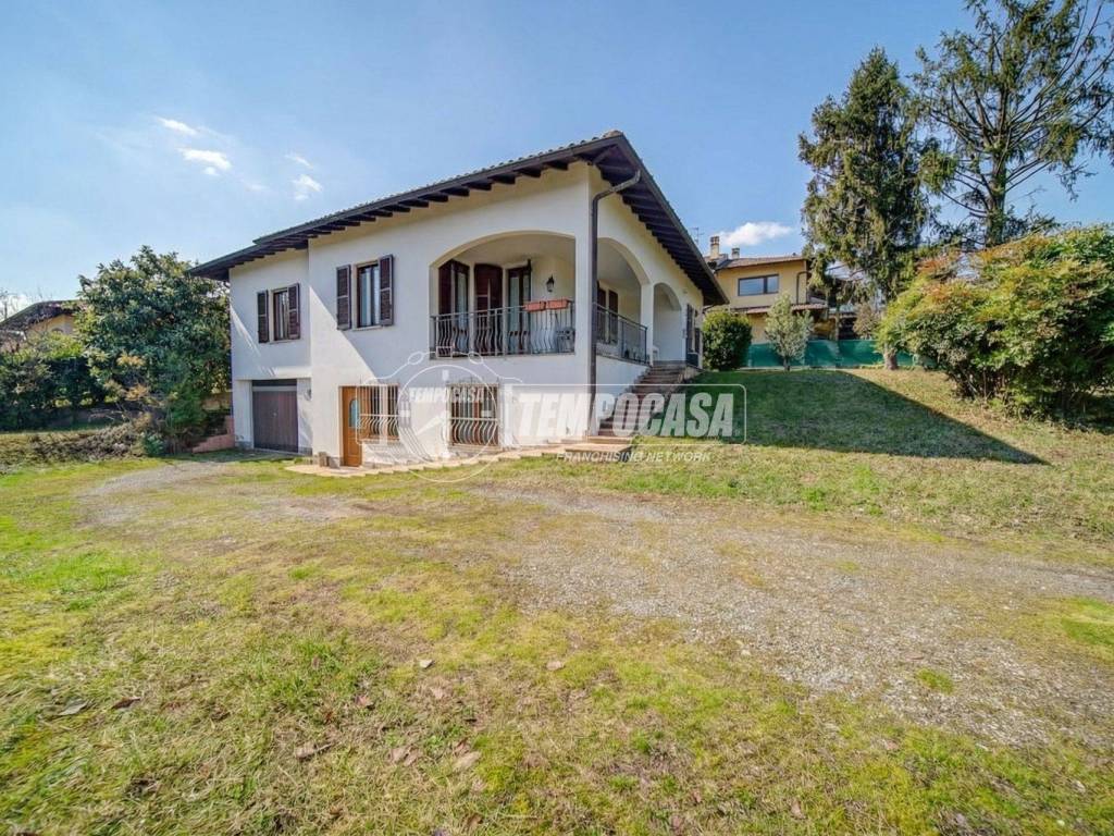 casa indipendente in vendita a Gazzada Schianno