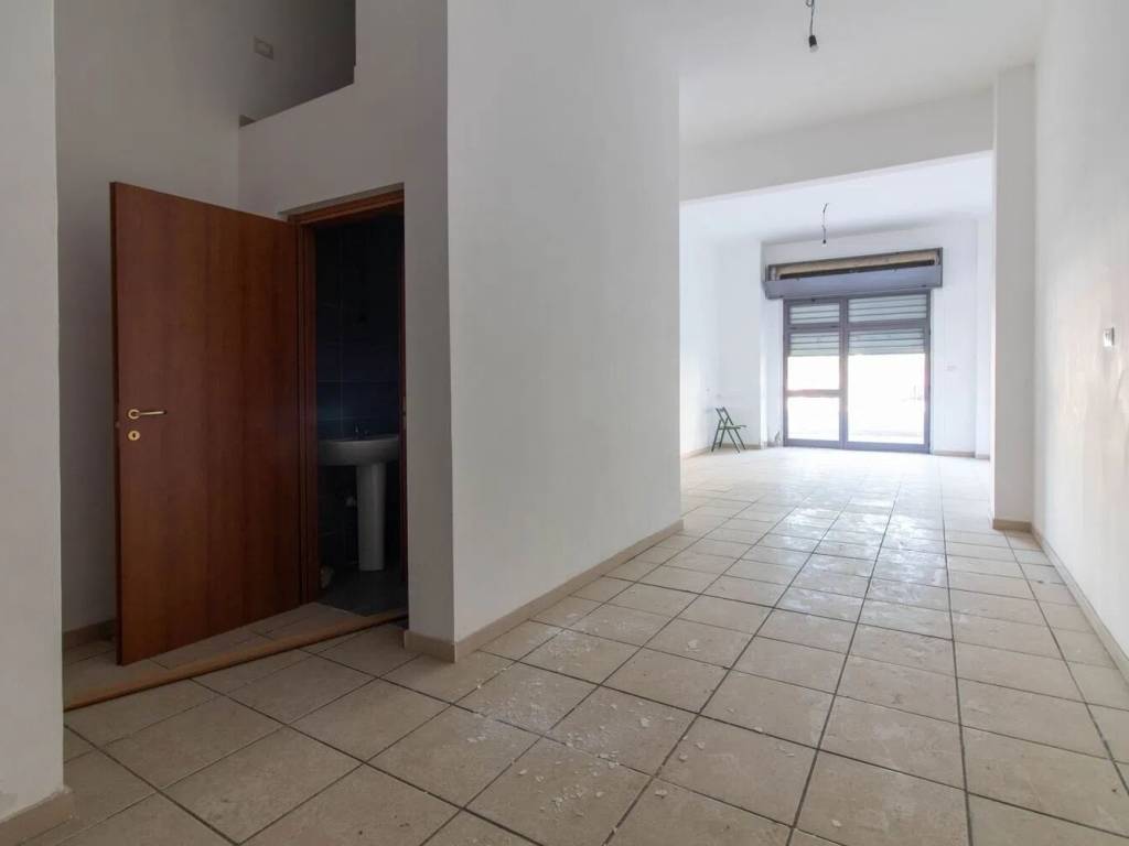 negozio in affitto a Foggia