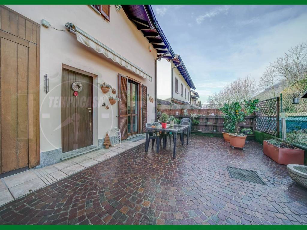 casa indipendente in vendita a Cittiglio