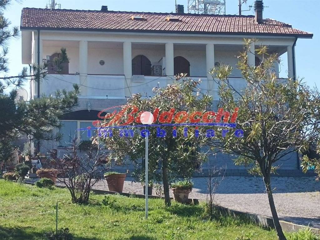 casa indipendente in vendita a Fano in zona Falcineto