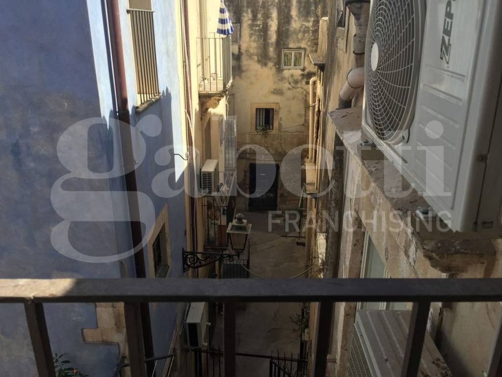 casa indipendente in vendita a Siracusa in zona Isola Ortigia