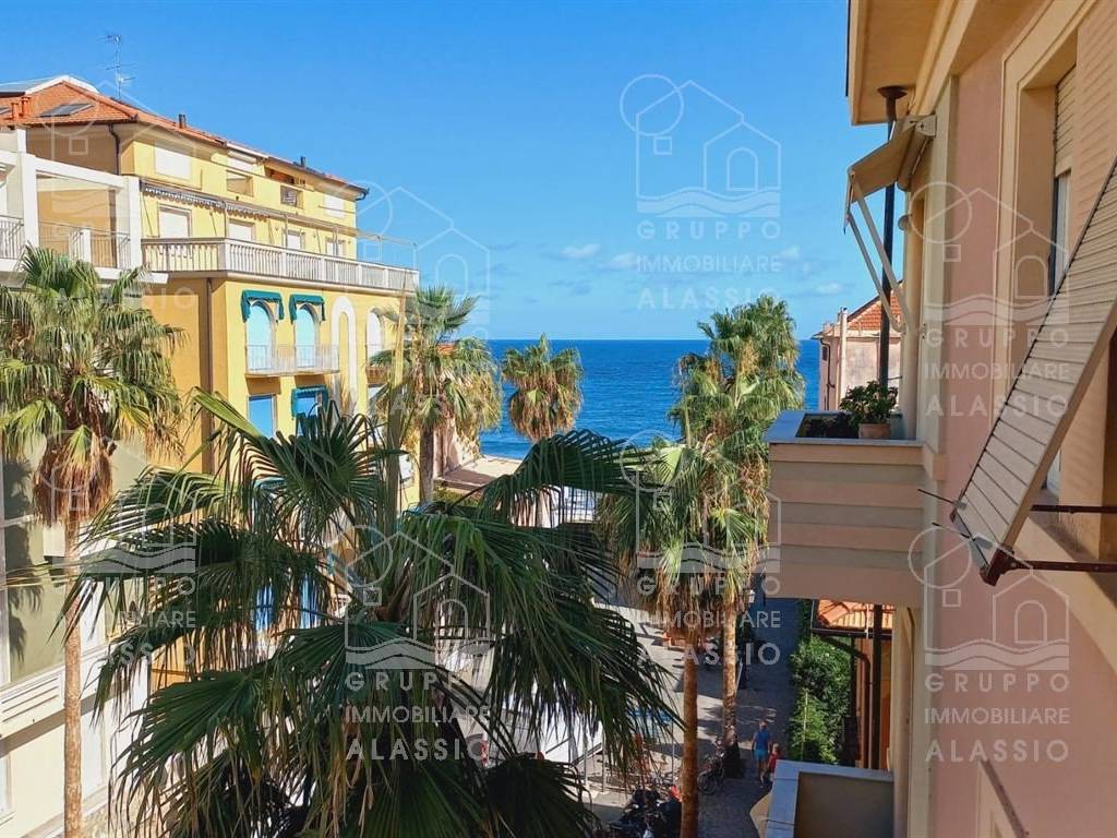 appartamento in vendita ad Alassio