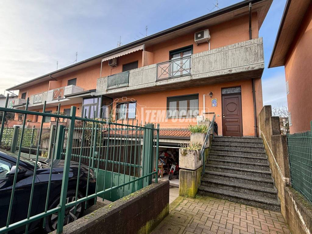 casa indipendente in vendita a Busto Garolfo