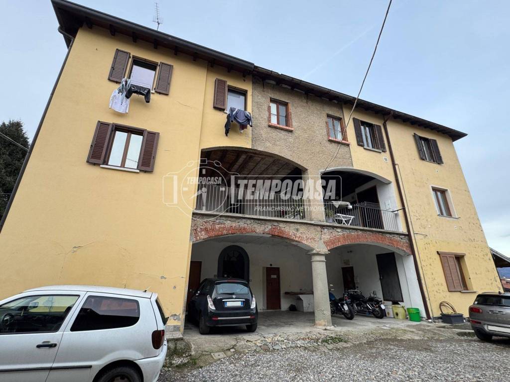 casa indipendente in vendita ad Albiolo