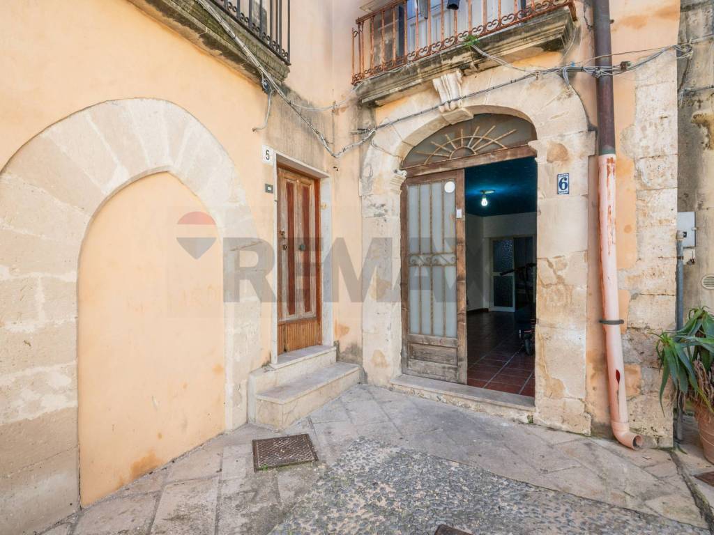 casa indipendente in vendita a Siracusa in zona Isola Ortigia
