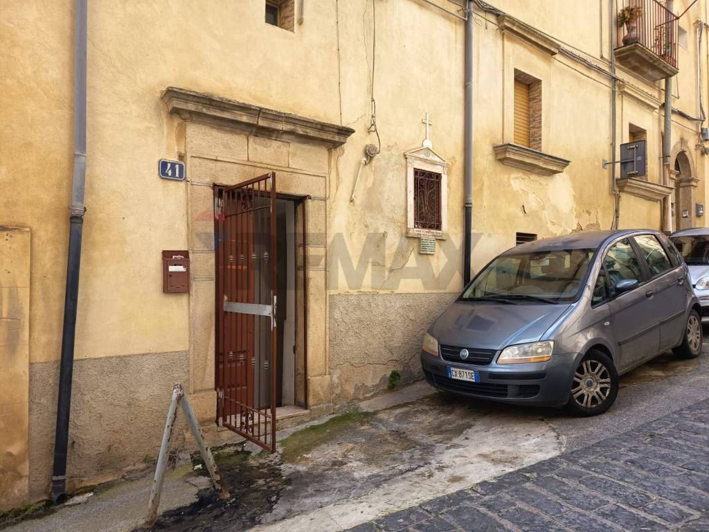 casa indipendente in vendita a Caltagirone